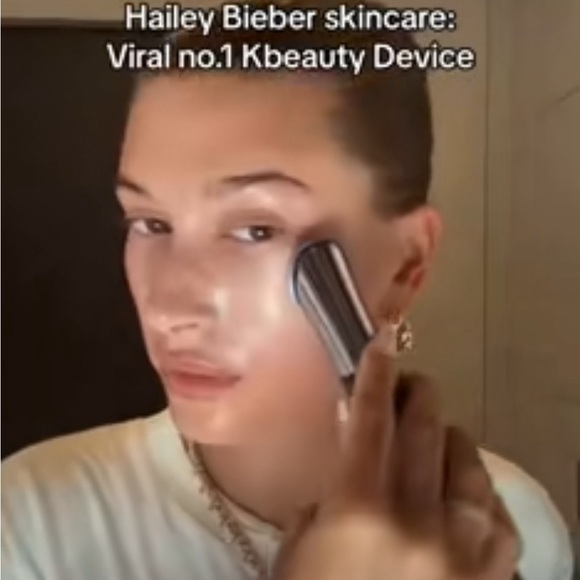 Medicube devices Special bundle!! - Picture 13 of 13